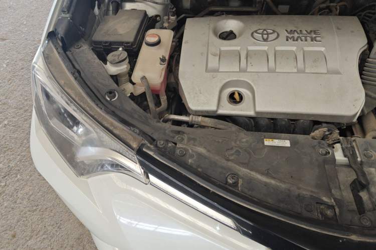 Used Toyota RAV4 2016 2.0L CVT Two-Wheel Drive Urban Edition China V Standard Engine Bay Right