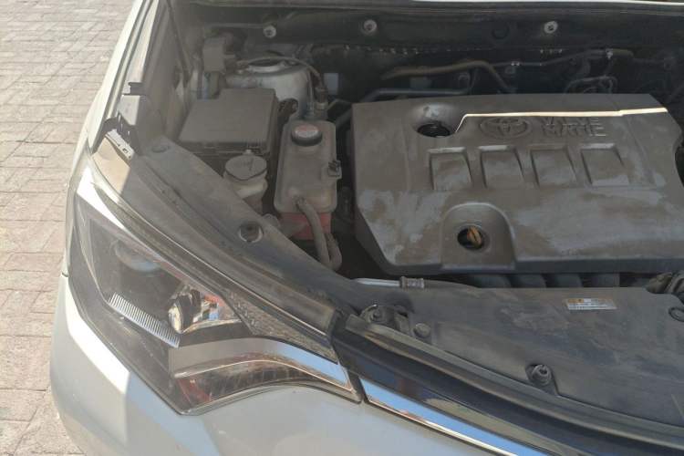 Used Toyota RAV4 2016 2.0L CVT Two-Wheel Drive Fashion Edition China V Standard Engine Bay Right