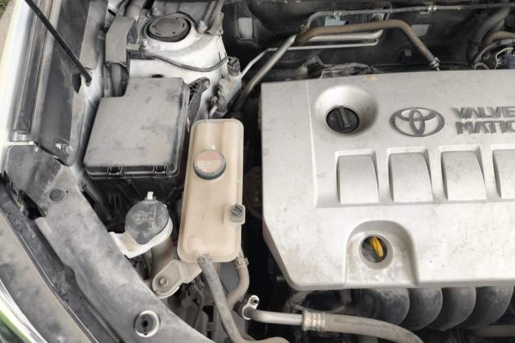 Used Toyota RAV4 2016 2.0L CVT Two-Wheel Drive Fashion Edition China V Standard Engine Bay Right