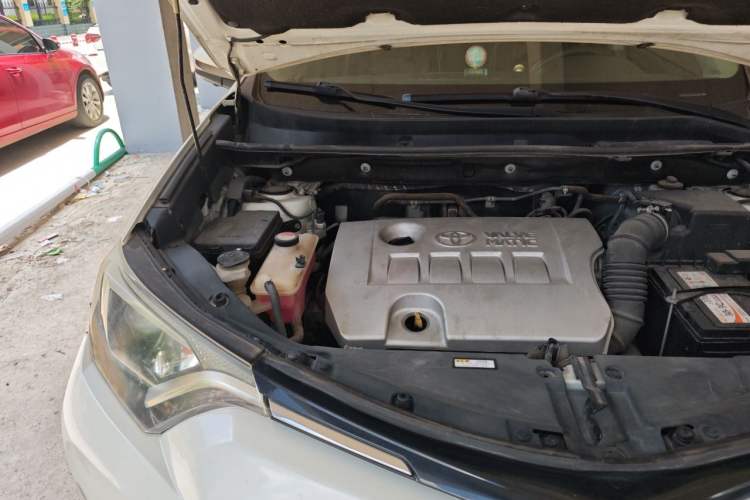 Used Toyota RAV4 2016 2.0L CVT Two-Wheel Drive Fashion Edition China V Standard Engine Bay Right
