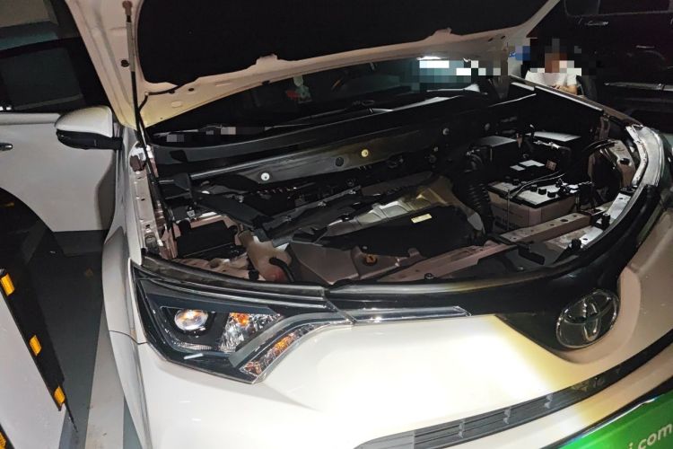 Used Toyota RAV4 2016 2.0L CVT Two-Wheel Drive Smart Edition China V Standard Engine Bay Right