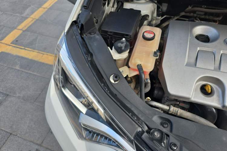 Used Toyota RAV4 2016 2.0L CVT Two-Wheel Drive Smart Edition China V Standard Engine Bay Right