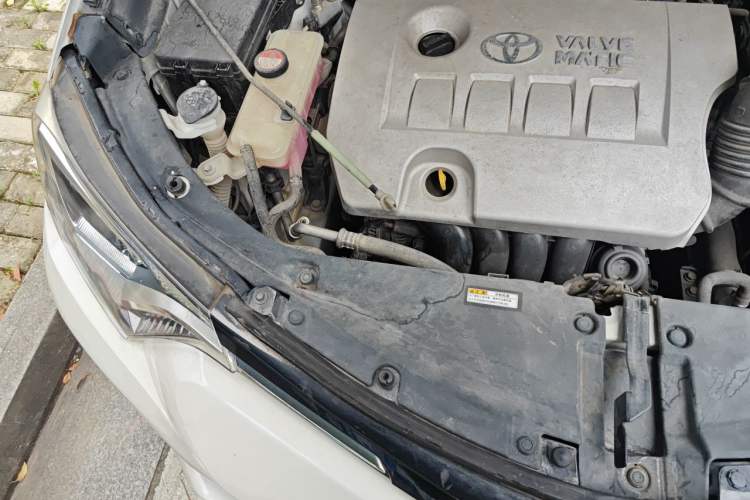 Used Toyota RAV4 2016 2.0L CVT Two-Wheel Drive Fashion Edition China V Standard Engine Bay Right