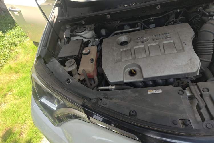 Used Toyota RAV4 2016 2.0L CVT Two-Wheel Drive Fashion Edition China V Standard Engine Bay Right