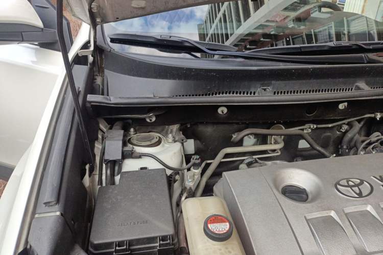 Used Toyota RAV4 2016 2.0L CVT Two-Wheel Drive Urban Edition China V Standard Engine Bay Right