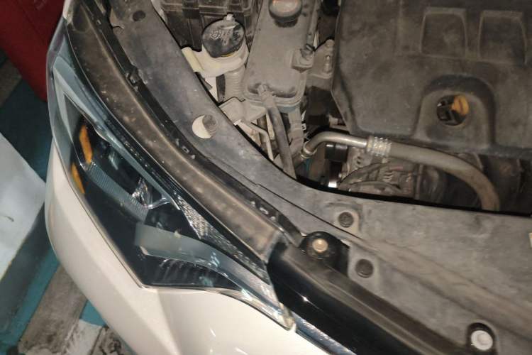 Used Toyota RAV4 2016 2.0L CVT Two-Wheel Drive Fashion Edition China V Standard Engine Bay Right