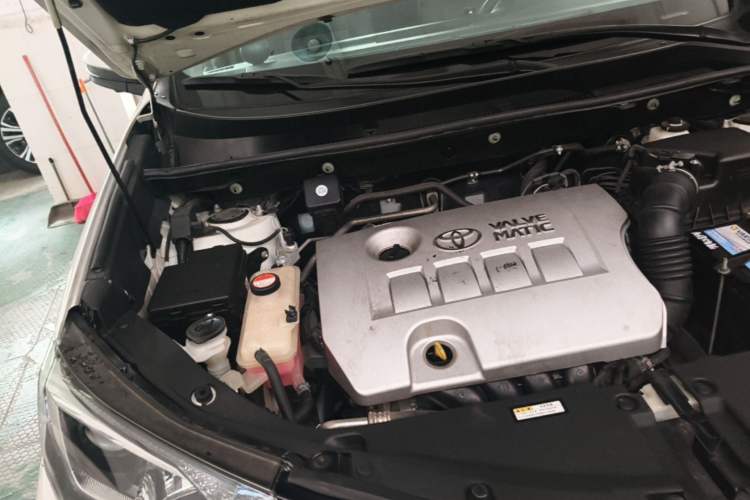 Used Toyota RAV4 2016 2.0L CVT Two-Wheel Drive Fashion Edition China V Standard Engine Bay Right