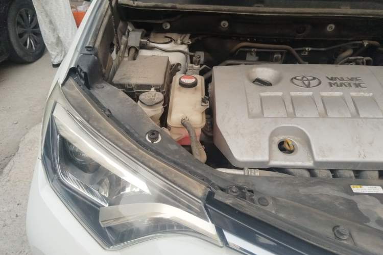 Used Toyota RAV4 2016 2.0L CVT 4x4 New Edition China V Standard Engine Bay Right