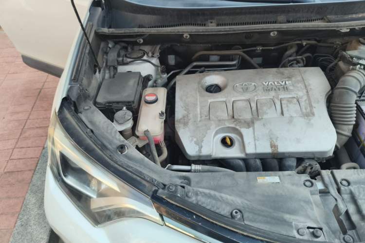 Used Toyota RAV4 2016 2.0L CVT Two-Wheel Drive Smart Edition China V Standard Engine Bay Right
