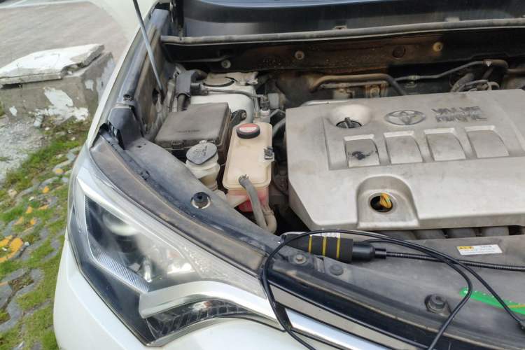 Used Toyota RAV4 2016 2.0L CVT Two-Wheel Drive Fashion Edition China V Standard Engine Bay Right