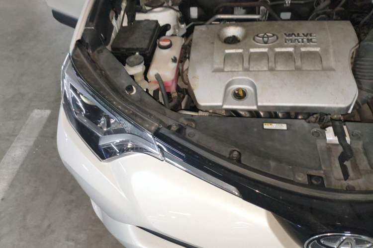 Used Toyota RAV4 2016 2.0L CVT Two-Wheel Drive Fashion Edition China V Standard Engine Bay Right