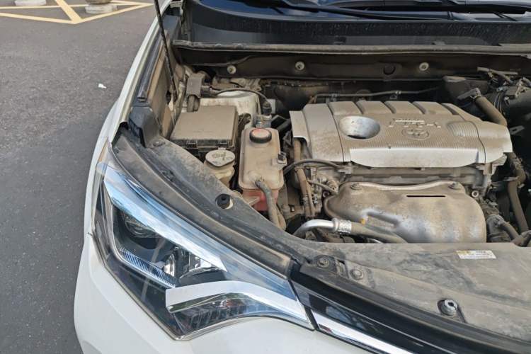Used Toyota RAV4 2016 2.5L Automatic 4x4 Elite Edition Engine Bay Right