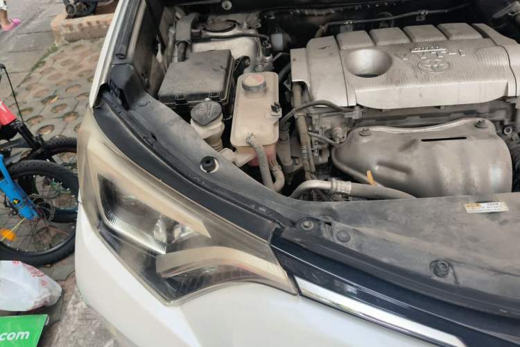 Used Toyota RAV4 2016 2.5L Automatic 4x4 Elite Edition Engine Bay Right