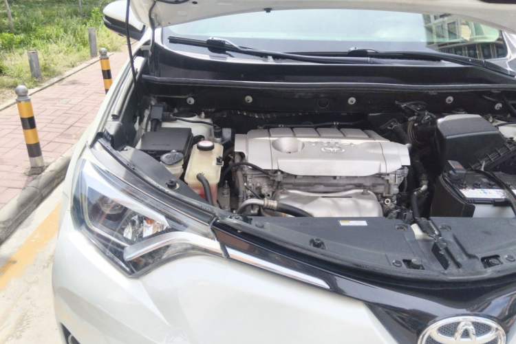 Used Toyota RAV4 2016 2.5L Automatic 4x4 Elite Edition Engine Bay Right