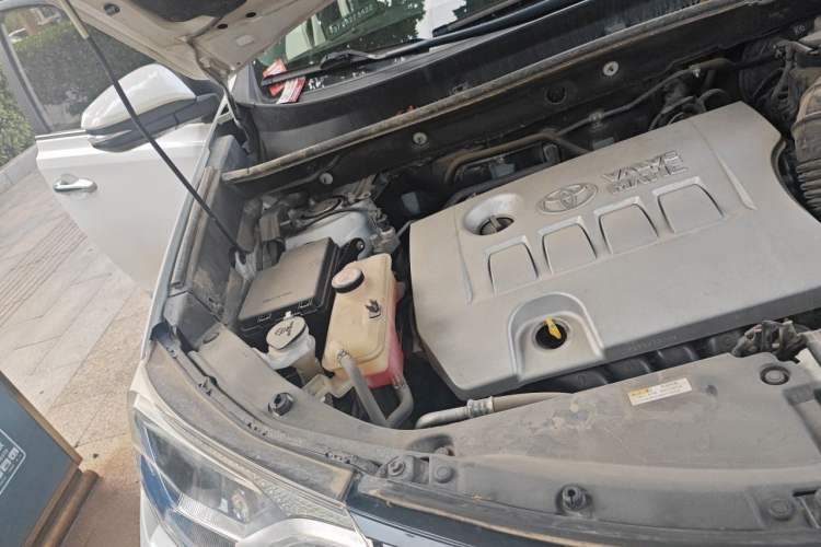 Used Toyota RAV4 2016 2.0L CVT Two-Wheel Drive Fashion Edition China V Standard Engine Bay Right