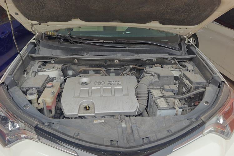 Used Toyota RAV4 2016 2.0L CVT Two-Wheel Drive Fashion Edition China V Standard Engine Bay