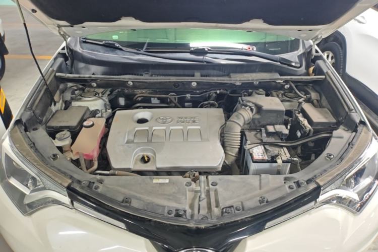 Used Toyota RAV4 2016 2.0L CVT Two-Wheel Drive Fashion Edition China V Standard Engine Bay