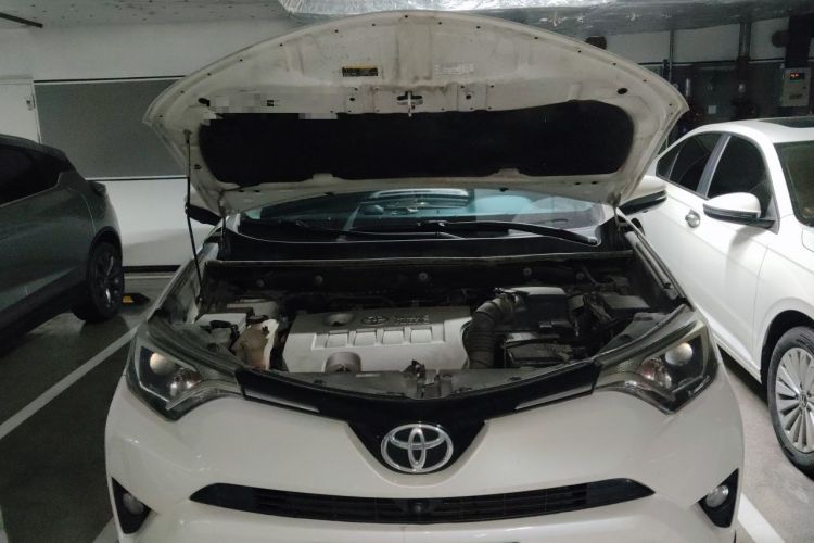 Used Toyota RAV4 2016 2.0L CVT Two-Wheel Drive Fashion Edition China V Standard Engine Bay