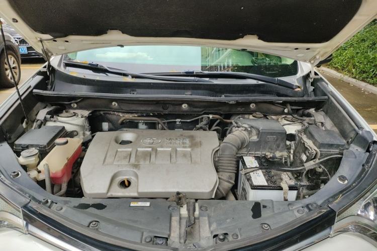 Used Toyota RAV4 2016 2.0L CVT Two-Wheel Drive Fashion Edition China V Standard Engine Bay