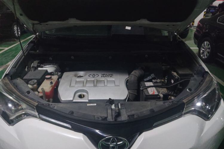 Used Toyota RAV4 2016 2.0L CVT Two-Wheel Drive Fashion Edition China V Standard Engine Bay