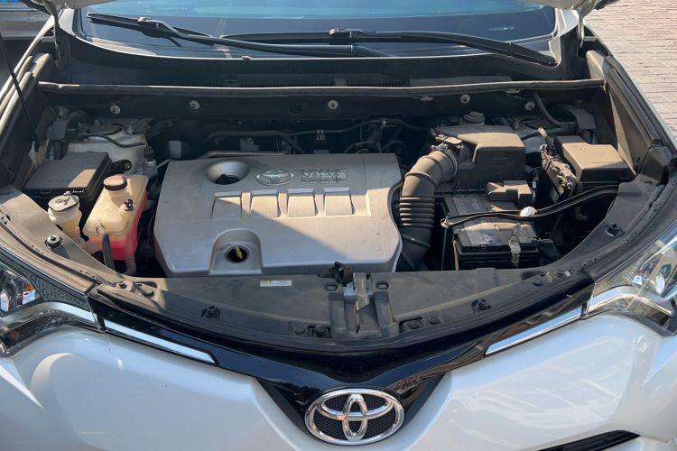 Used Toyota RAV4 2016 2.0L CVT Two-Wheel Drive Fashion Edition China V Standard Engine Bay