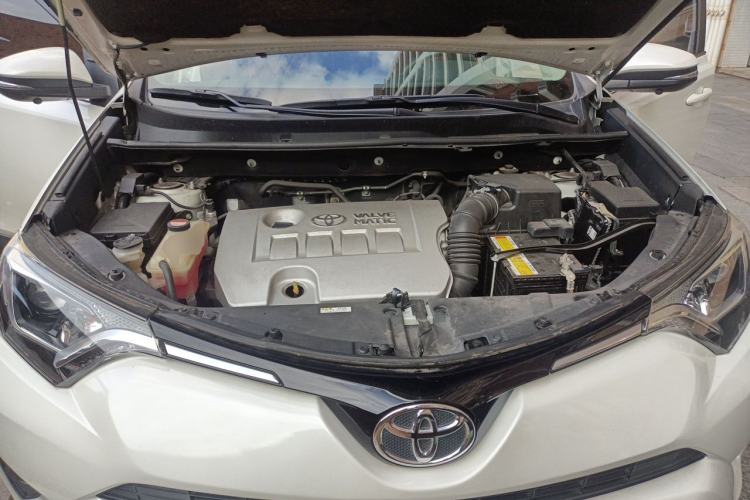 Used Toyota RAV4 2016 2.0L CVT Two-Wheel Drive Urban Edition China V Standard Engine Bay