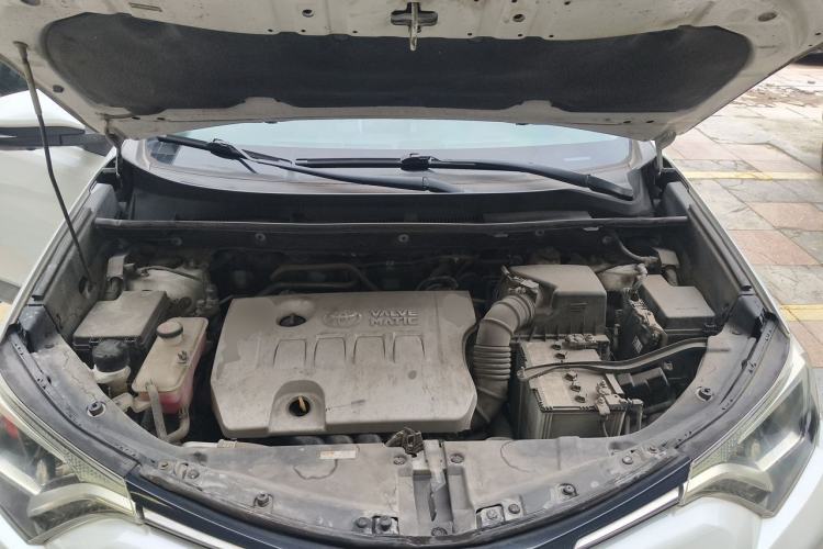 Used Toyota RAV4 2016 2.0L CVT Two-Wheel Drive Fashion Edition China V Standard Engine Bay