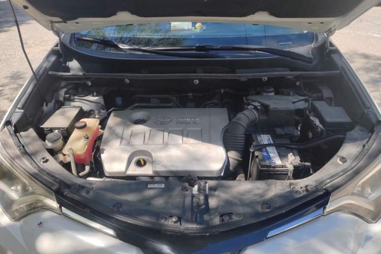 Used Toyota RAV4 2016 2.0L CVT Two-Wheel Drive Comfort Edition China V Standard Engine Bay