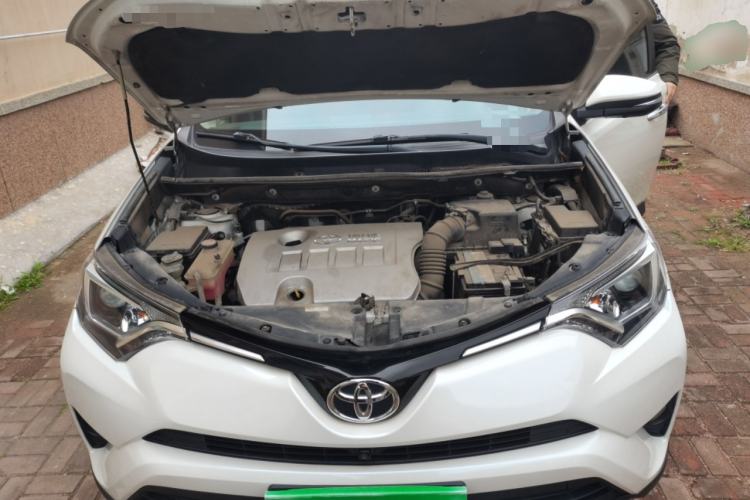 Used Toyota RAV4 2016 2.0L CVT Two-Wheel Drive Fashion Edition China V Standard Engine Bay