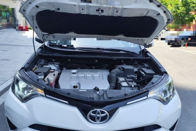 Used Toyota RAV4 2016 2.0L CVT Two-Wheel Drive Fashion Edition China V Standard Engine Bay