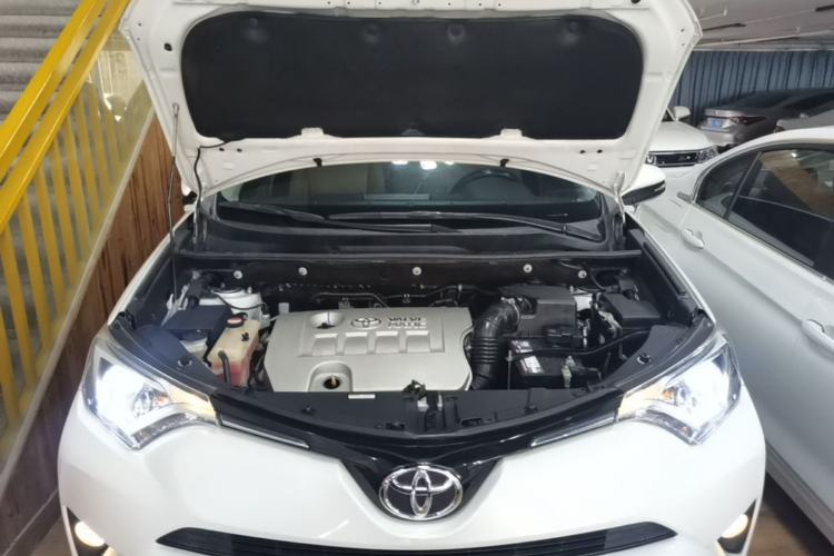 Used Toyota RAV4 2016 2.0L CVT Two-Wheel Drive Urban Edition China V Standard Engine Bay