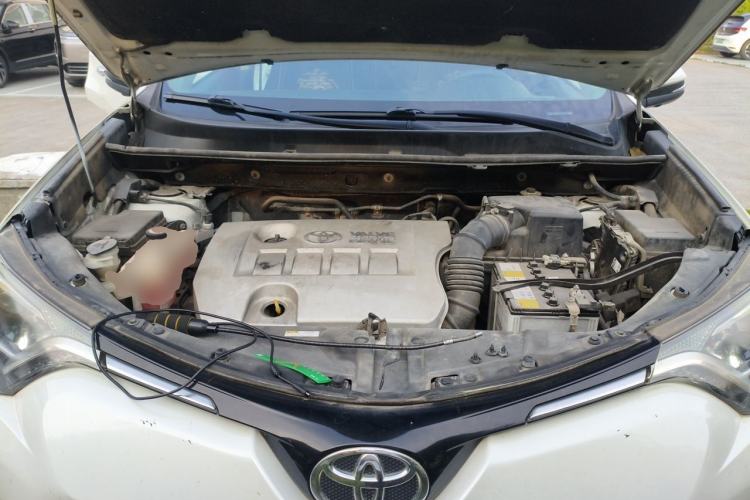 Used Toyota RAV4 2016 2.0L CVT Two-Wheel Drive Fashion Edition China V Standard Engine Bay