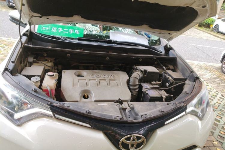 Used Toyota RAV4 2016 2.0L CVT Two-Wheel Drive Fashion Edition China V Standard Engine Bay