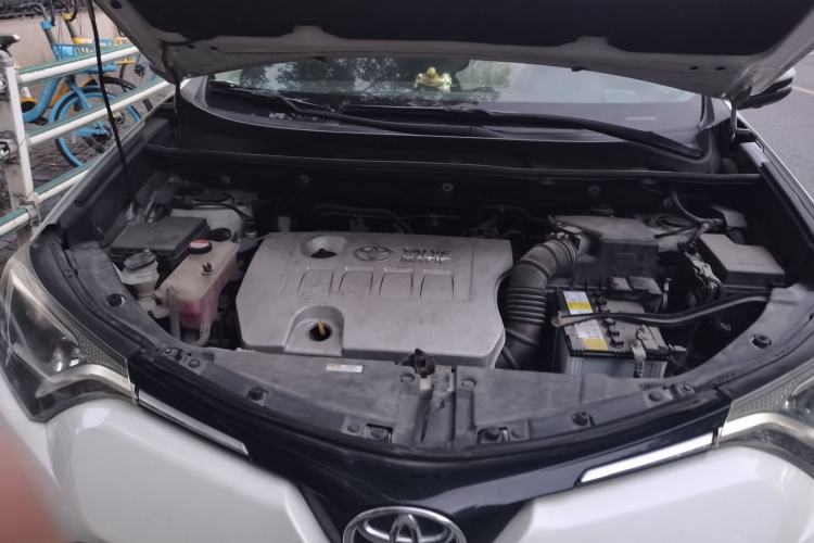 Used Toyota RAV4 2016 2.0L CVT Two-Wheel Drive Comfort Edition China V Standard Engine Bay