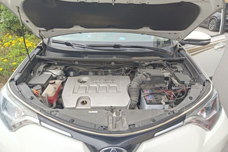Used Toyota RAV4 2016 2.0L CVT Two-Wheel Drive Urban Edition China V Standard Engine Bay