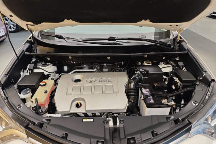 Used Toyota RAV4 2016 2.0L CVT Two-Wheel Drive Urban Edition China V Standard Engine Bay