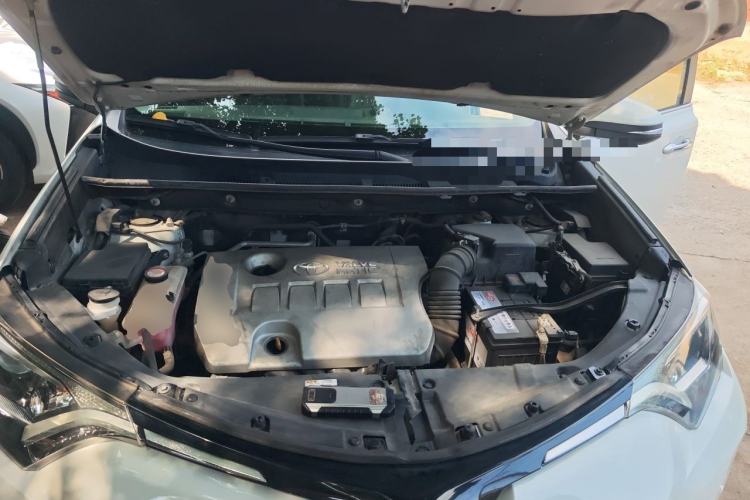 Used Toyota RAV4 2016 2.0L CVT Two-Wheel Drive Fashion Edition China V Standard Engine Bay