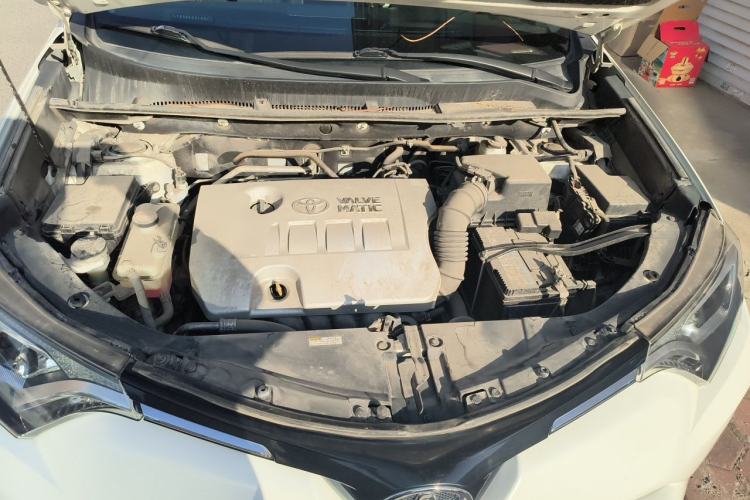 Used Toyota RAV4 2016 2.0L CVT Two-Wheel Drive Fashion Edition China V Standard Engine Bay
