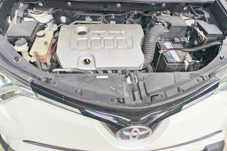 Used Toyota RAV4 2016 2.0L CVT Two-Wheel Drive Fashion Edition China V Standard Engine Bay