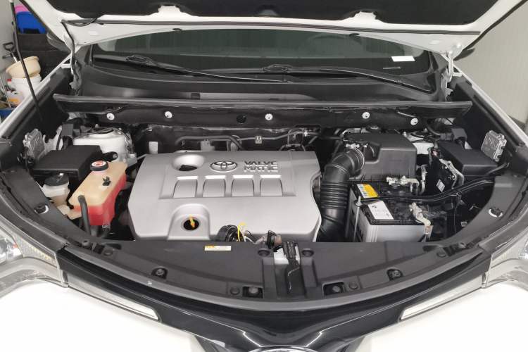 Used Toyota RAV4 2016 2.0L CVT Two-Wheel Drive Comfort Edition China V Standard Engine Bay