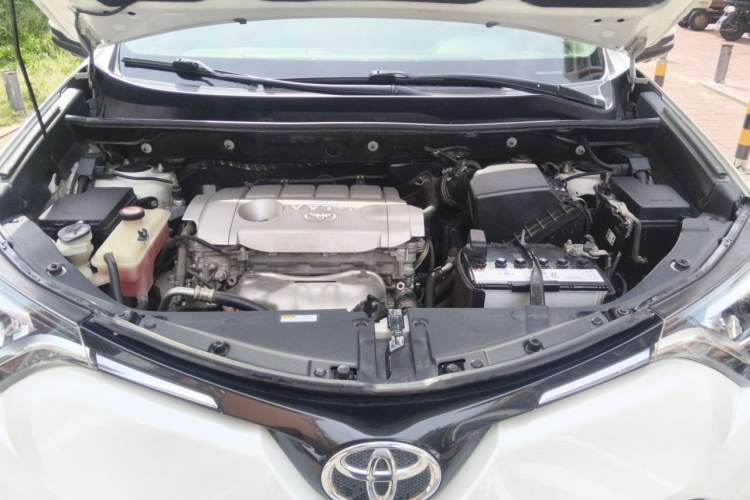 Used Toyota RAV4 2016 2.5L Automatic 4x4 Elite Edition Engine Bay