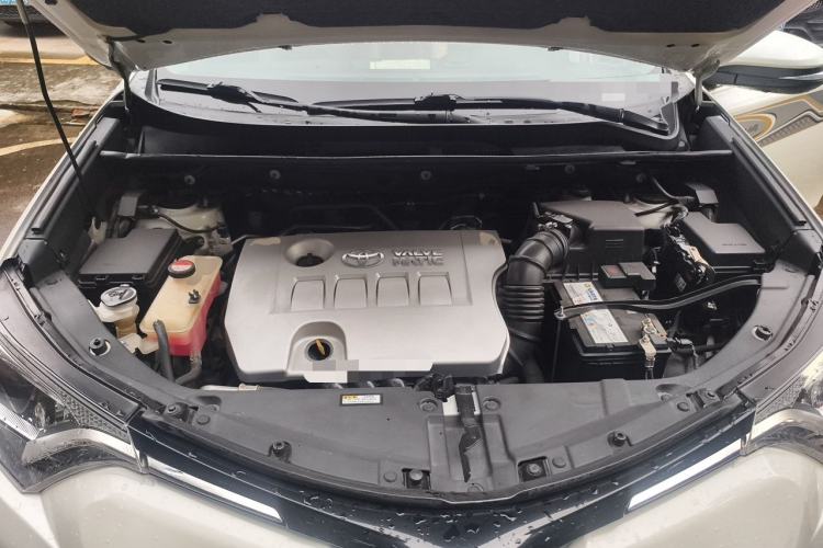 Used Toyota RAV4 2016 2.0L CVT Two-Wheel Drive Fashion Edition China V Standard Engine Bay