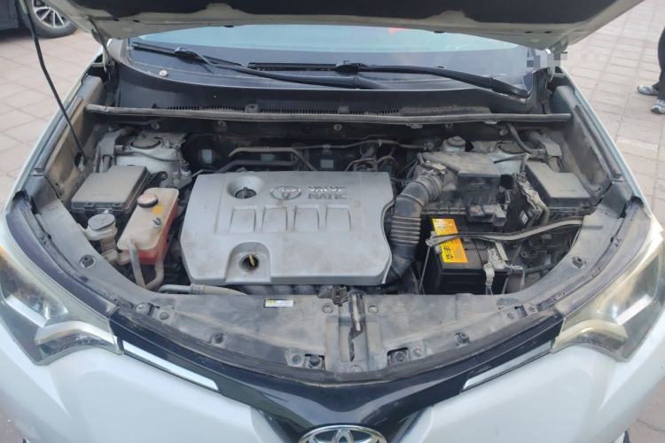 Used Toyota RAV4 2016 2.0L CVT Two-Wheel Drive Fashion Edition China V Standard Engine Bay