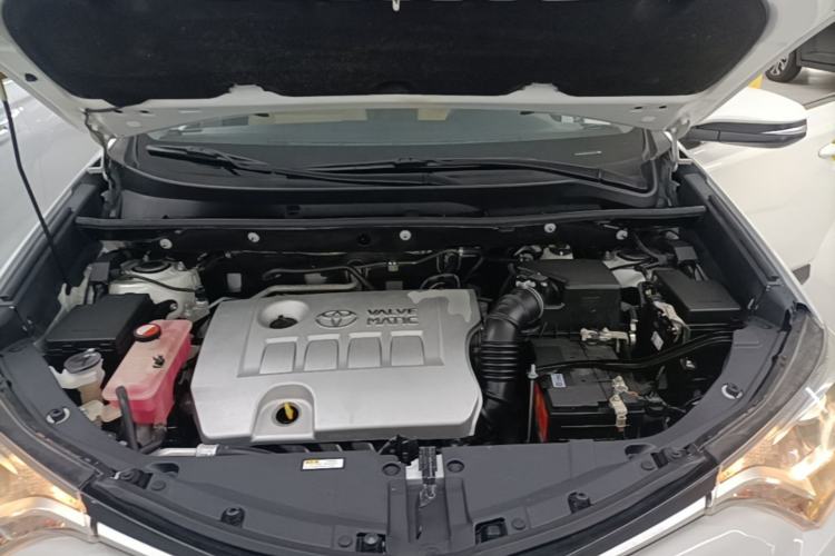 Used Toyota RAV4 2016 2.0L CVT Two-Wheel Drive Urban Edition China V Standard Engine Bay