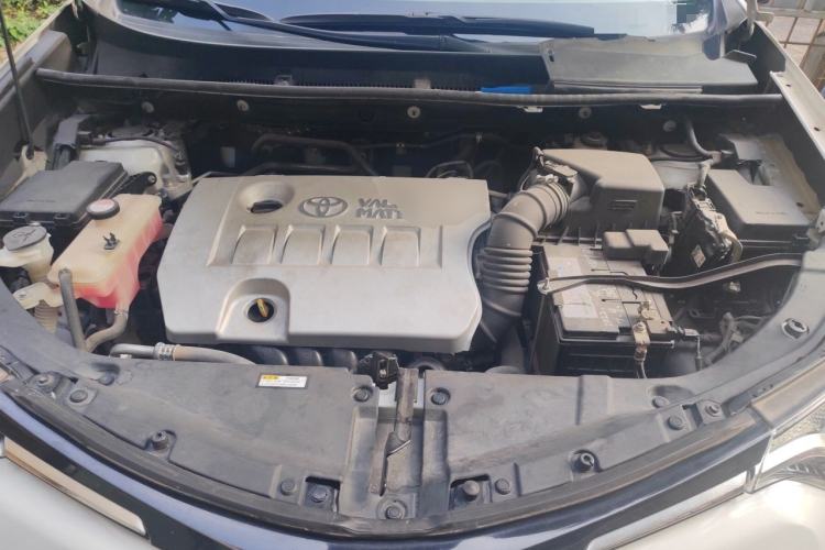Used Toyota RAV4 2016 2.0L CVT Two-Wheel Drive Fashion Edition China V Standard Engine Bay
