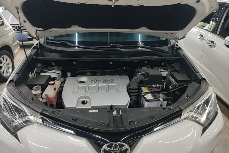 Used Toyota RAV4 2016 2.0L CVT Two-Wheel Drive Fashion Edition China V Standard Engine Bay