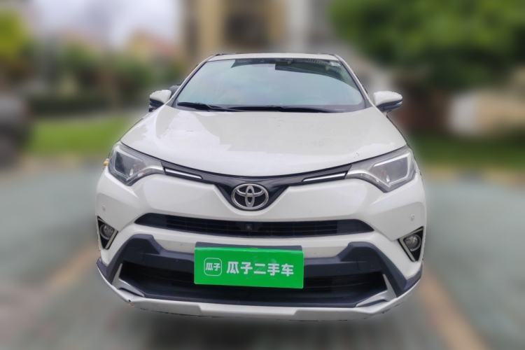 Used Toyota RAV4 2016 2.0L CVT Two-Wheel Drive Fashion Edition China V Standard Exterior 1