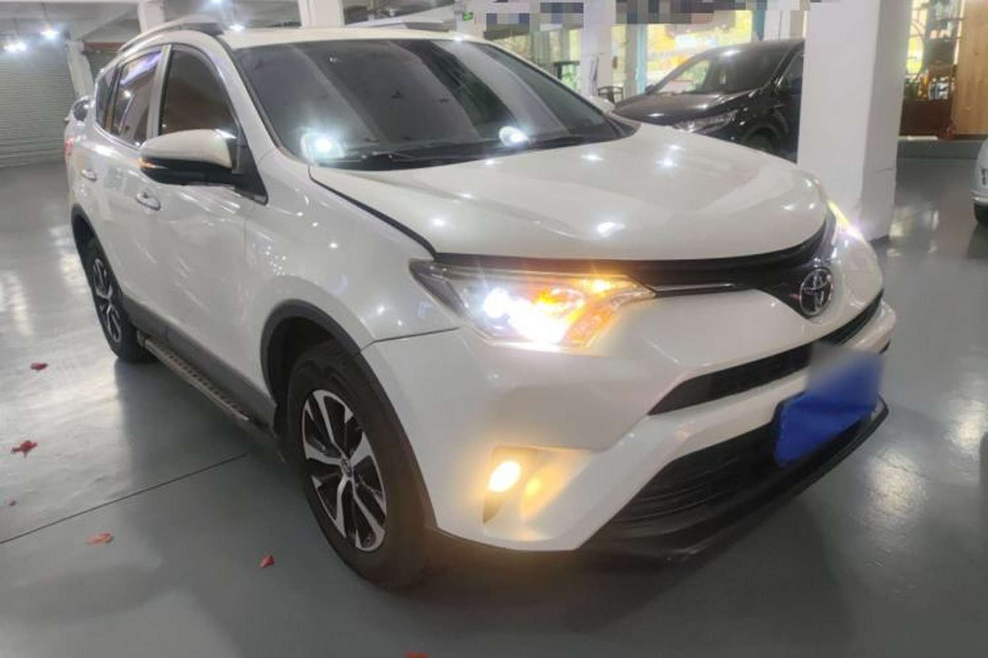 Used Toyota RAV4 2016 2.0L CVT Two-Wheel Drive Fashion Edition China V Standard Exterior 1