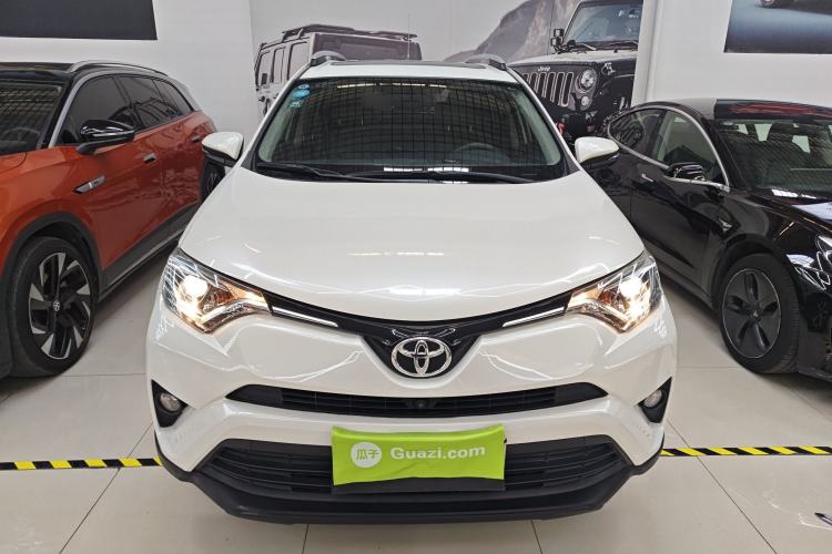 Used Toyota RAV4 2016 2.0L CVT Two-Wheel Drive Fashion Edition China V Standard Exterior 1