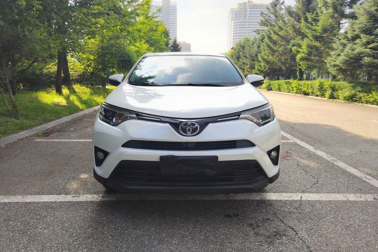 Used Toyota RAV4 2016 2.0L CVT Two-Wheel Drive Fashion Edition China V Standard Exterior 1
